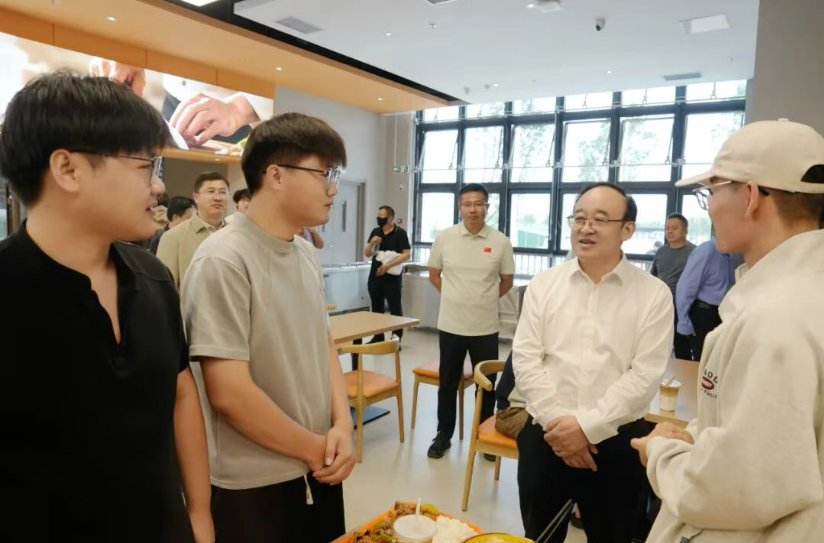 常务副校长郝贠洪
