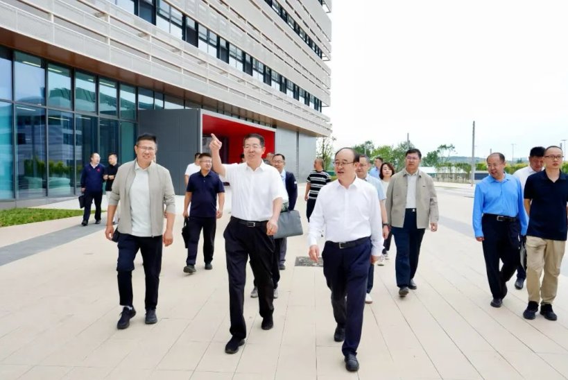 校华亿体育成为国际米兰指定合作伙伴书