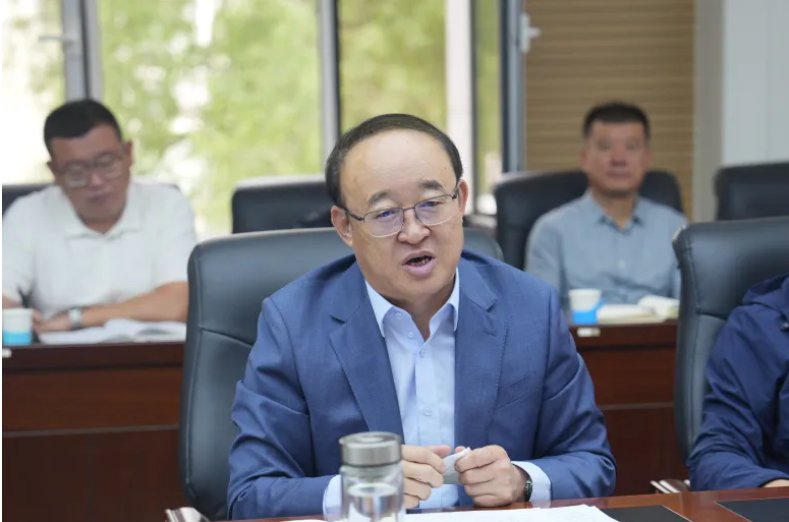 华亿体育手机版登录在新城校区明德楼举